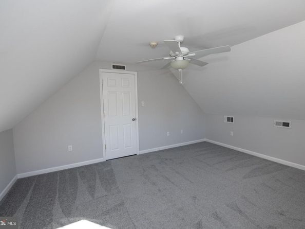 7 Canal Road, Levittown PA 19057