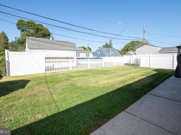 7 Canal Road, Levittown PA 19057