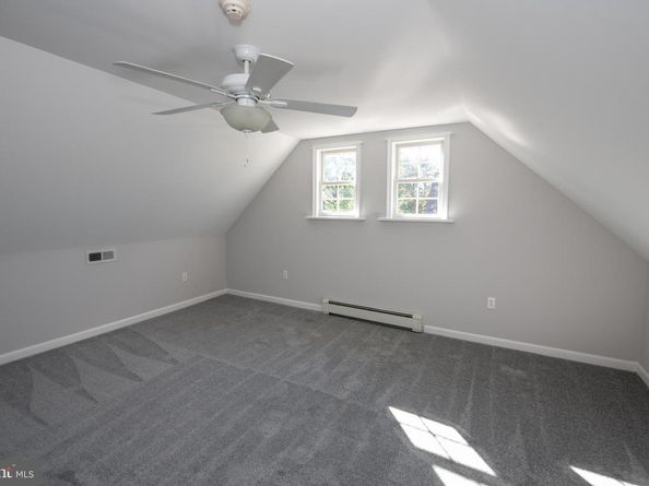 7 Canal Road, Levittown PA 19057