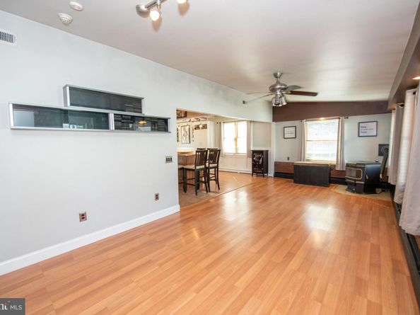 7 Canal Road, Levittown PA 19057