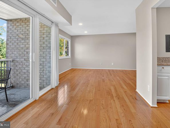 2907 Charing Cross Road 14, Falls Church VA 22042