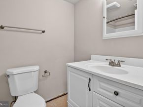 2907 Charing Cross Road 14, Falls Church VA 22042