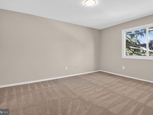 2907 Charing Cross Road 14, Falls Church VA 22042