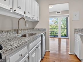 2907 Charing Cross Road 14, Falls Church VA 22042
