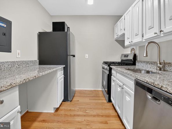 2907 Charing Cross Road 14, Falls Church VA 22042