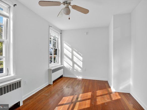 350 Green Lane, Philadelphia PA 19128