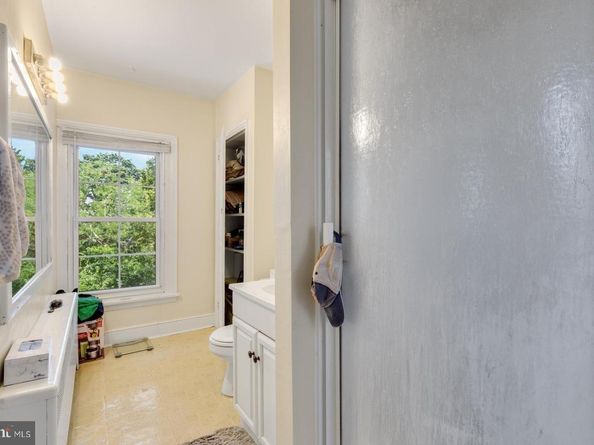 350 Green Lane, Philadelphia PA 19128