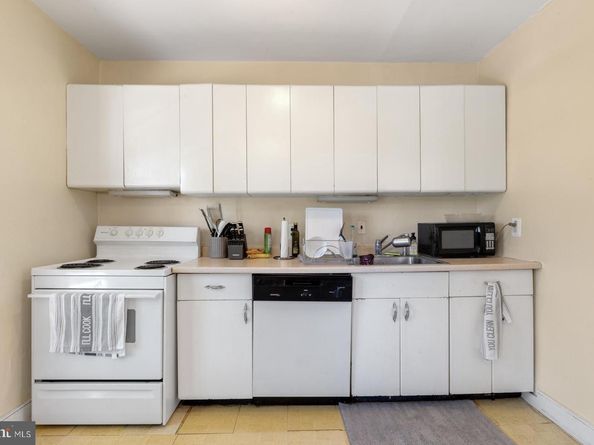 350 Green Lane, Philadelphia PA 19128