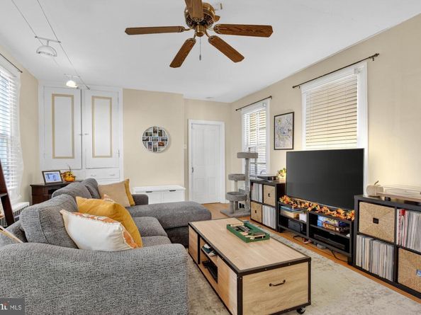 350 Green Lane, Philadelphia PA 19128