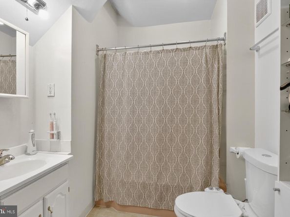 350 Green Lane, Philadelphia PA 19128