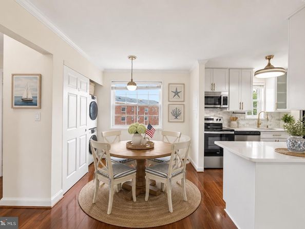 1722 W Abingdon Drive 301, Alexandria VA 22314