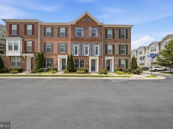 22883 Eileen Square, Sterling VA 20166