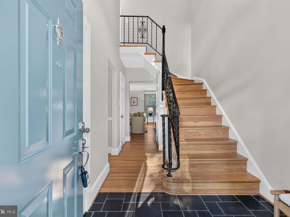1303 N Lynnbrook Drive N, Arlington VA 22201