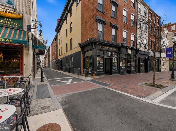 4 S Strawberry Street, Philadelphia PA 19106