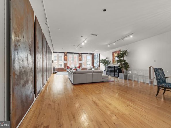 33 N 3rd Street 4A, Philadelphia PA 19106