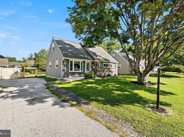 907 Brook Avenue, Secane PA 19018