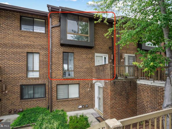 42 Hawthorne Court NE 42, Washington DC 20017