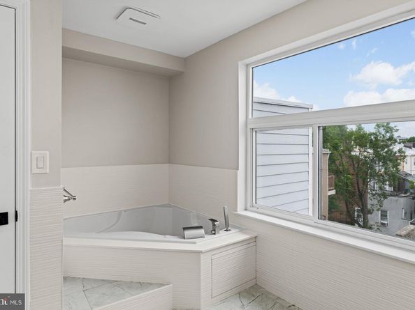 933 S 3rd Street, Philadelphia PA 19147
