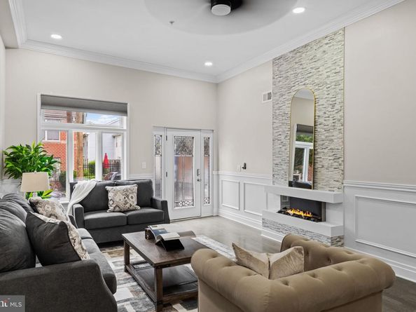 933 S 3rd Street, Philadelphia PA 19147