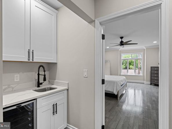 933 S 3rd Street, Philadelphia PA 19147