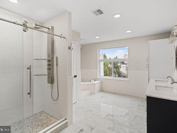 933 S 3rd Street, Philadelphia PA 19147