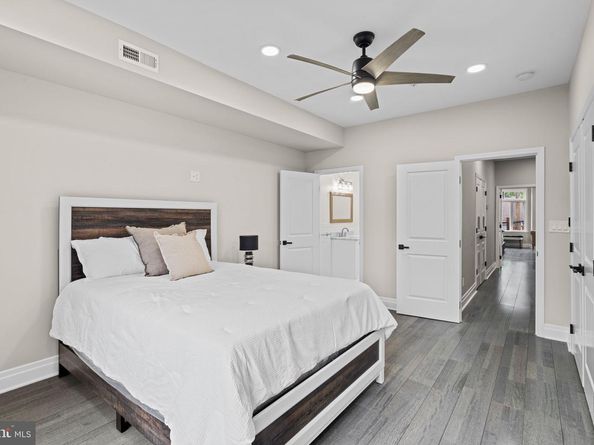 933 S 3rd Street, Philadelphia PA 19147
