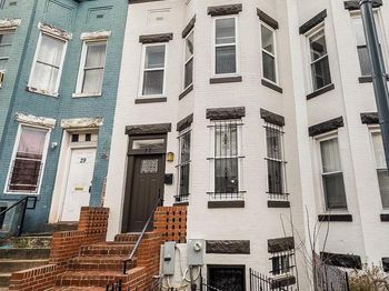27 Todd Place NE