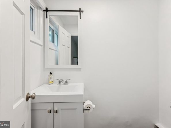 551 Barton Lane, Wayne PA 19087