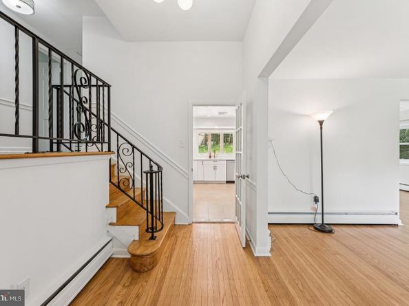 551 Barton Lane, Wayne PA 19087