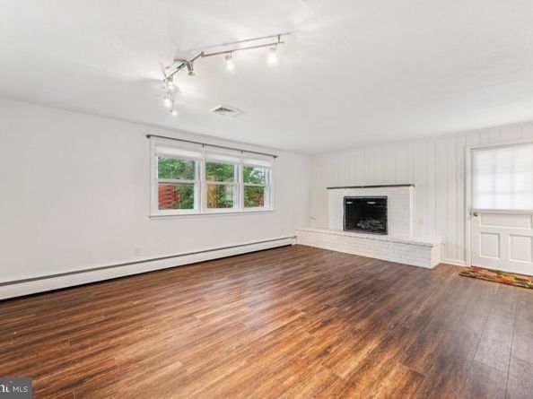 551 Barton Lane, Wayne PA 19087