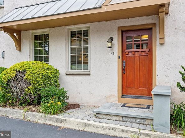121 Valley Place, Media PA 19063