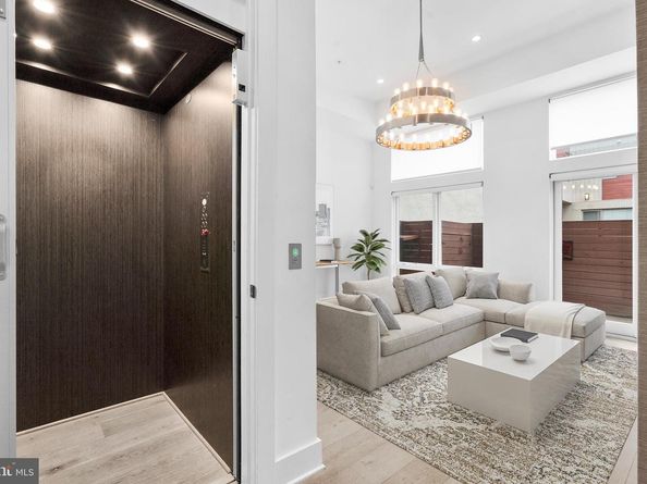 622 S 7TH Street, Philadelphia PA 19147