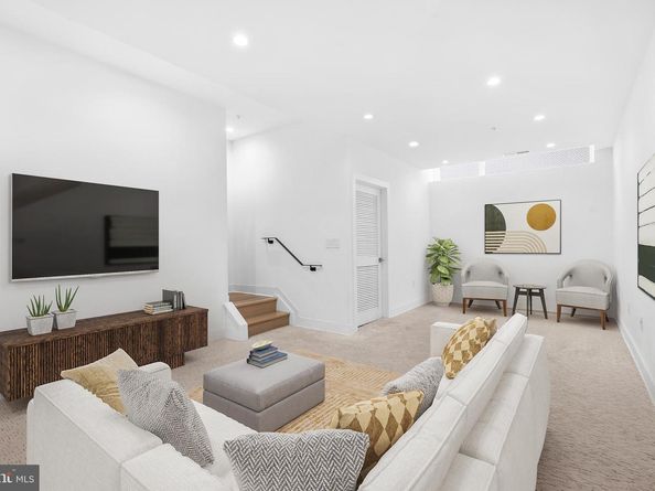 622 S 7TH Street, Philadelphia PA 19147