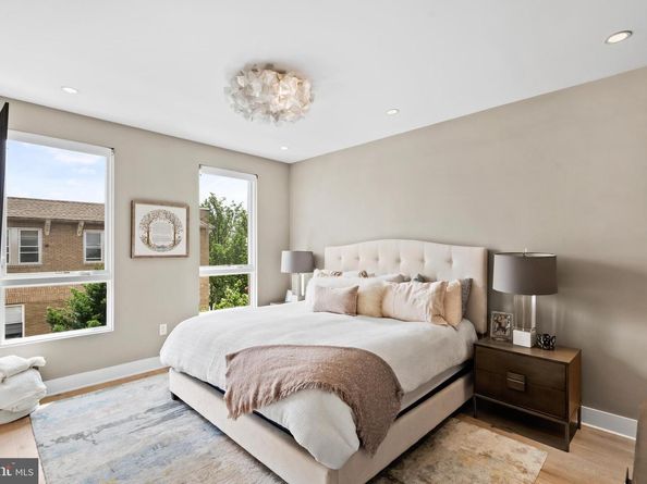 622 S 7TH Street, Philadelphia PA 19147