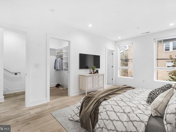 622 S 7TH Street, Philadelphia PA 19147