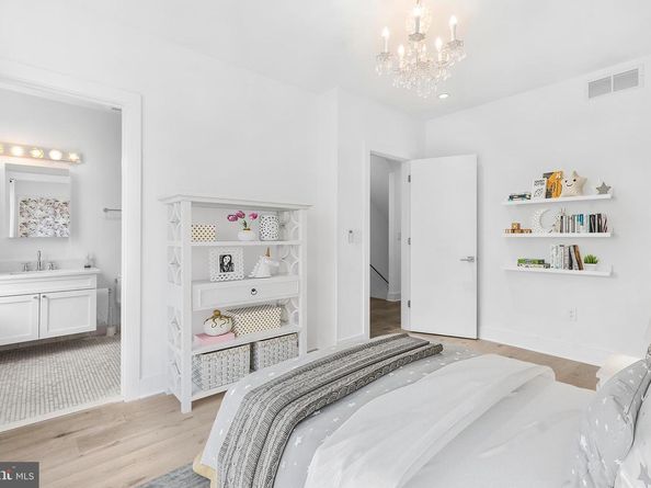 622 S 7TH Street, Philadelphia PA 19147