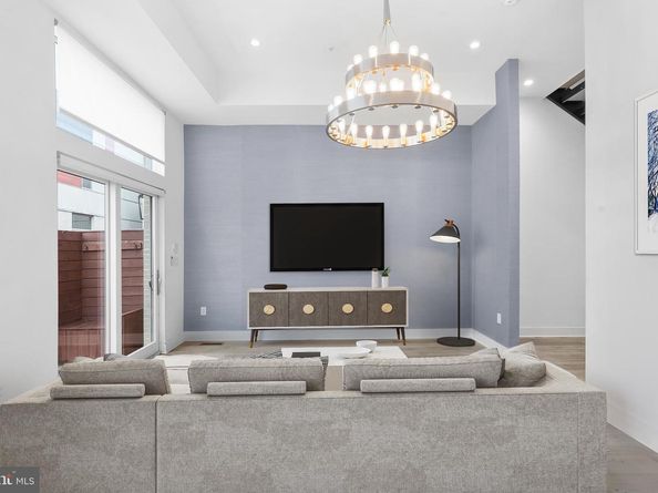 622 S 7TH Street, Philadelphia PA 19147