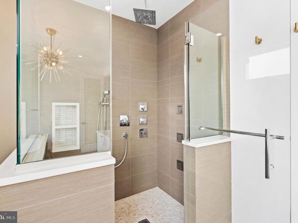 622 S 7TH Street, Philadelphia PA 19147