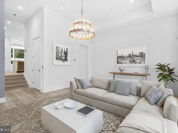 622 S 7TH Street, Philadelphia PA 19147