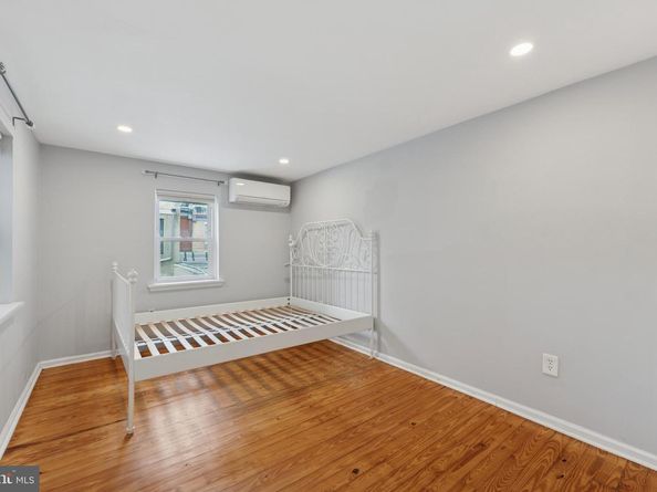 712 S 6TH Street, Philadelphia PA 19147