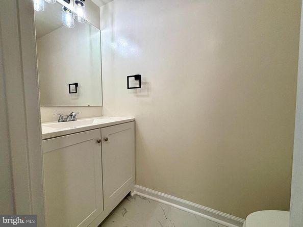 208 Keyes Court, Sterling VA 20164