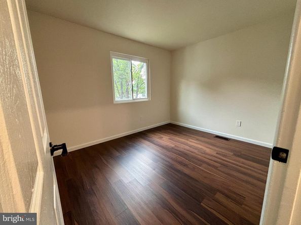 208 Keyes Court, Sterling VA 20164