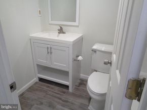1954 Kennedy Drive 104, Mclean VA 22102