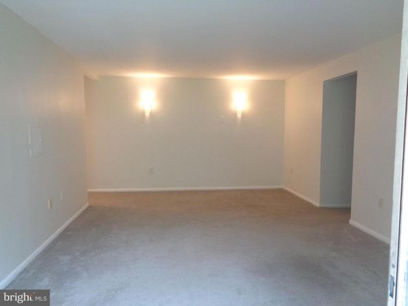 1954 Kennedy Drive 104, Mclean VA 22102