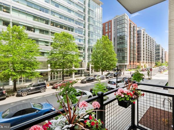 37 L Street SE 201, Washington DC 20003
