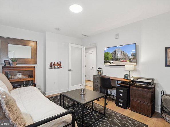 37 L Street SE 201, Washington DC 20003