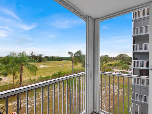 5700 NW 2nd 409 Avenue Three, Boca Raton FL 33487