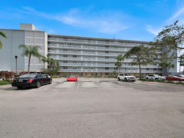5700 NW 2nd 409 Avenue Three, Boca Raton FL 33487
