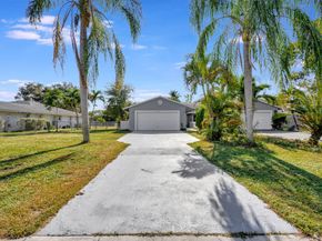 134 Sparrow Dr A, Royal Palm Beach FL 33411