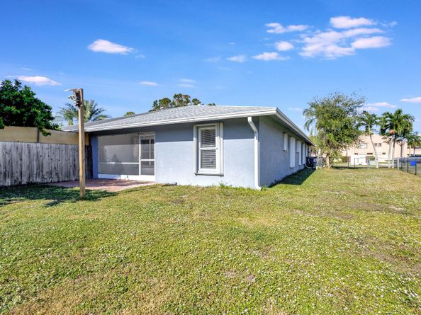 134 Sparrow Dr A, Royal Palm Beach FL 33411